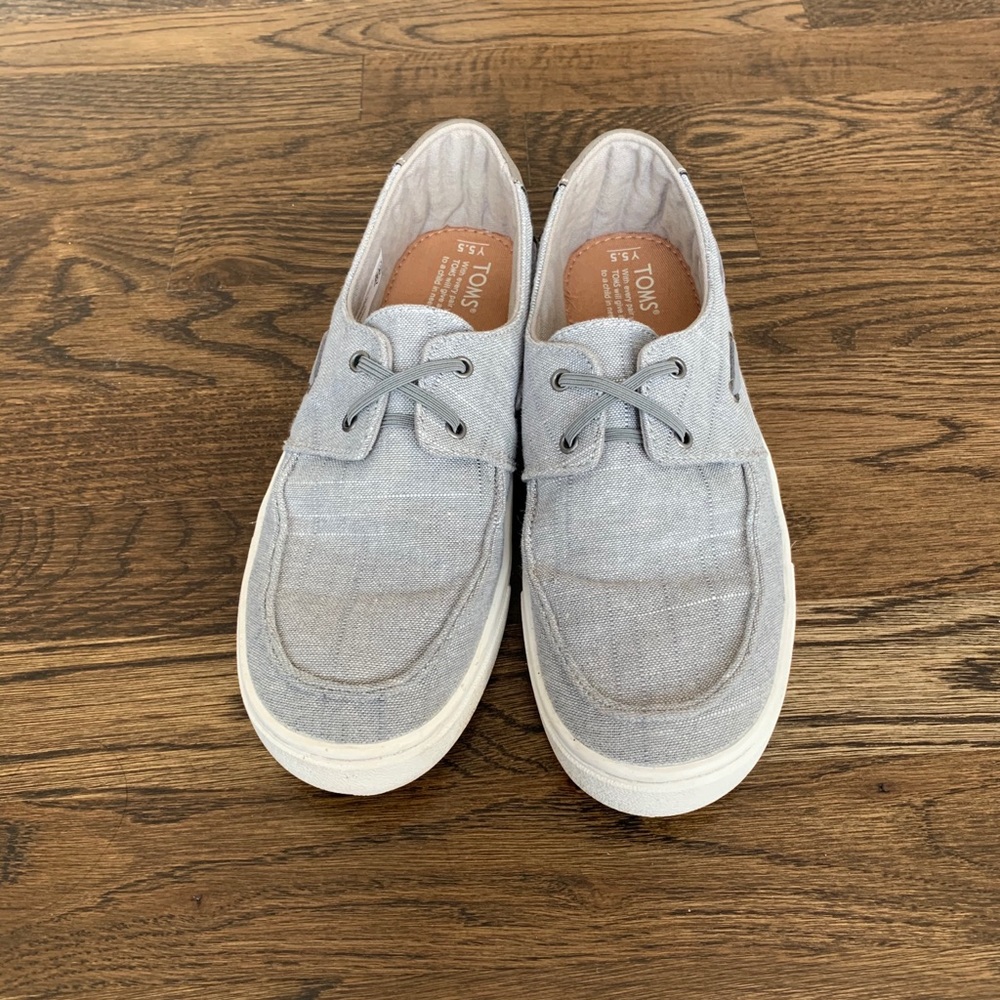 Boys TOMS Culver sneaker loafer like new